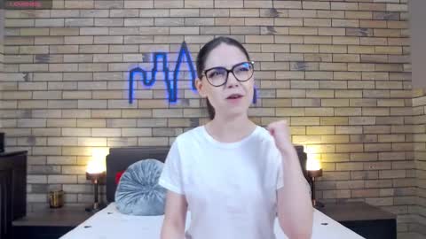 Snapshot of kailalewis chatting on 09.18.25 Kaila Lewis online show from 09.18.25