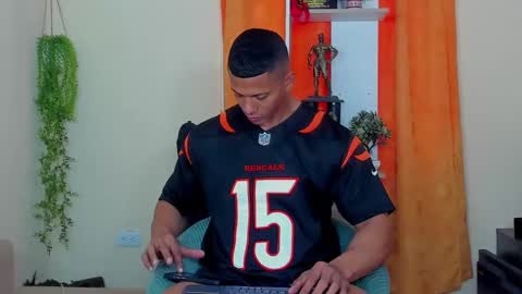 Snapshot of kale_tomson chatting on 02.06.25 kale thomson online show from 02.06.25