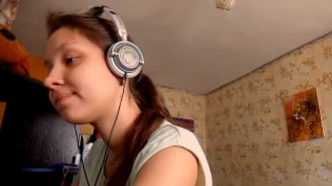 Mari  Simmons online show from 09.19.25