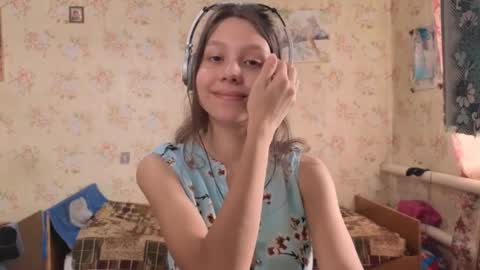 Mari  Simmons online show from 10.08.25