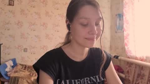 Mari  Simmons online show from 10.17.25