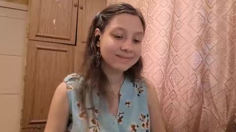 Mari  Simmons online show from 11.06.25