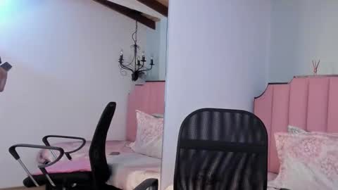 Snapshot of karen_simss chatting on 10.15.25 Karen online show from 10.15.25