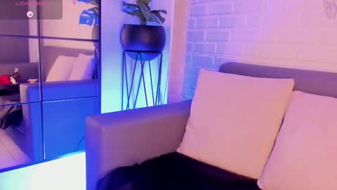 Snapshot of karina_gomez_18 chatting on 02.10.25 Kari online show from 02.10.25