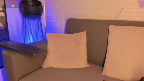 Snapshot of karina_gomez_18 chatting on 02.14.25 Kari online show from 02.14.25