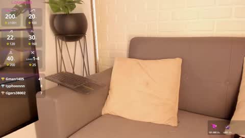 Snapshot of karina_gomez_18 chatting on 02.25.25 Kari online show from 02.25.25