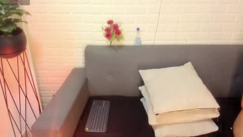 Snapshot of karina_gomez_18 chatting on 09.28.25 Kari online show from 09.28.25