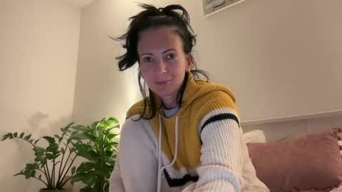 Snapshot of karinablair chatting on 12.13.24 Karina online show from 12.13.24