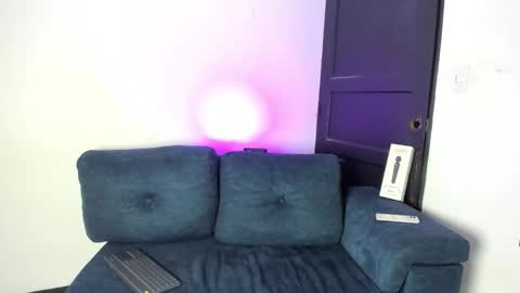 Snapshot of karinapreston_ chatting on 12.04.25 karinapreston_ online show from 12.04.25