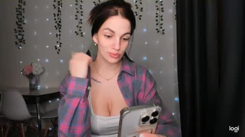 Snapshot of karla_lim chatting on 02.04.25 karla_lim online show from 02.04.25