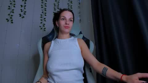 Snapshot of karla_lim chatting on 11.01.25 karla_lim online show from 11.01.25