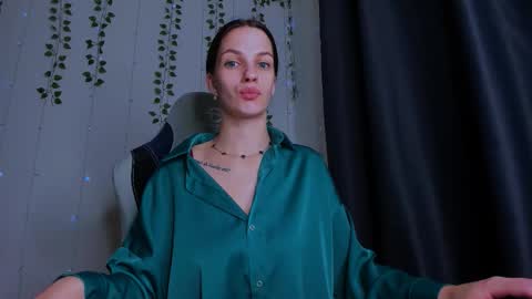 Snapshot of karla_lim chatting on 11.12.25 karla_lim online show from 11.12.25