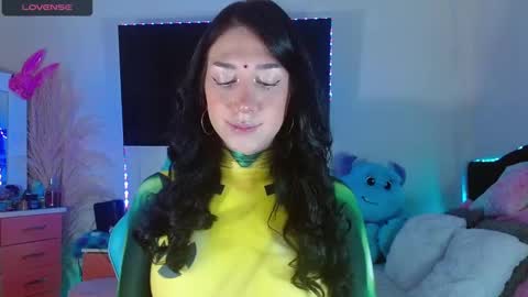 Snapshot of karla_zambrano chatting on 12.19.24 karla online show from 12.19.24