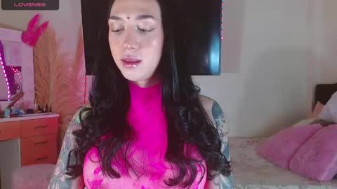 Snapshot of karla_zambrano chatting on 01.26.25 karla online show from 01.26.25