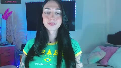 Snapshot of karla_zambrano chatting on 02.17.25 karla online show from 02.17.25