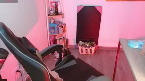 Snapshot of karlavittar chatting on 02.17.25 karlavittar online show from 02.17.25