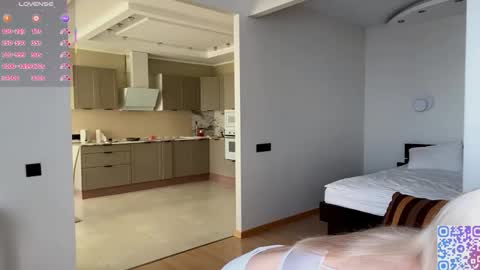 Olivia online show from 11.08.25