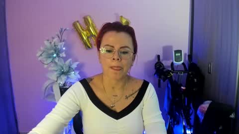 Snapshot of karol_milf__ chatting on 12.18.24 kAROL MILF   online show from 12.18.24