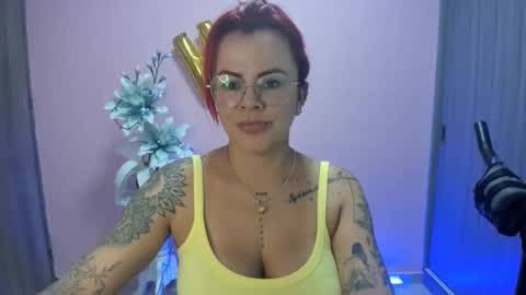 Snapshot of karol_milf__ chatting on 12.31.24 kAROL MILF   online show from 12.31.24