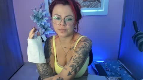 Snapshot of karol_milf__ chatting on 01.26.25 kAROL MILF   online show from 01.26.25