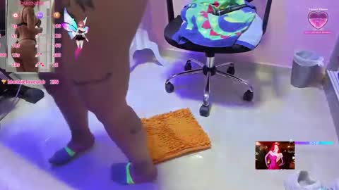 Snapshot of karol_milf__ chatting on 09.27.25 kAROL MILF   online show from 09.27.25