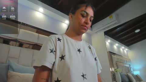 Snapshot of karolgaviria chatting on 10.17.25 Karol online show from 10.17.25