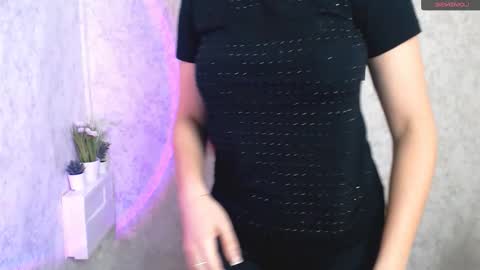 Karolina online show from 11.21.25