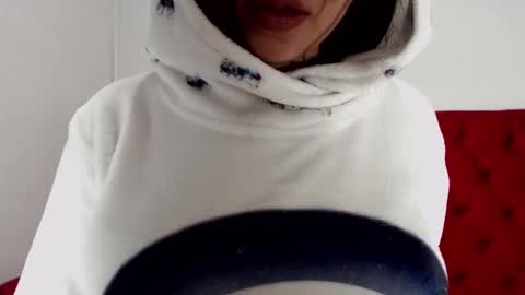 Snapshot of karolineburnx chatting on 01.13.25 Isa online show from 01.13.25