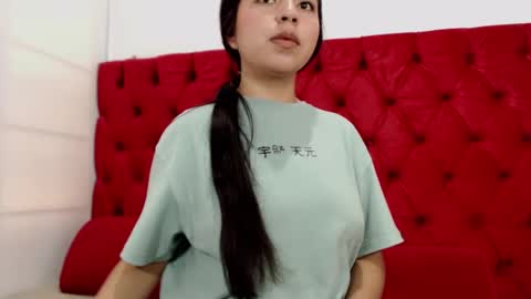 Snapshot of karolineburnx chatting on 02.07.25 Isa online show from 02.07.25