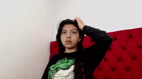 Snapshot of karolineburnx chatting on 02.12.25 Isa online show from 02.12.25