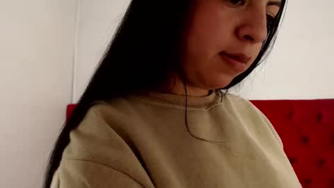 Snapshot of karolineburnx chatting on 02.14.25 Isa online show from 02.14.25