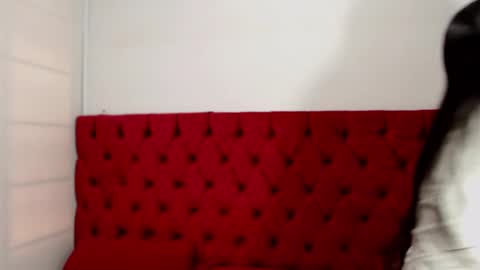 Snapshot of karolineburnx chatting on 02.15.25 Isa online show from 02.15.25