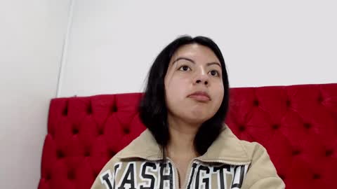 Snapshot of karolineburnx chatting on 02.18.25 Isa online show from 02.18.25