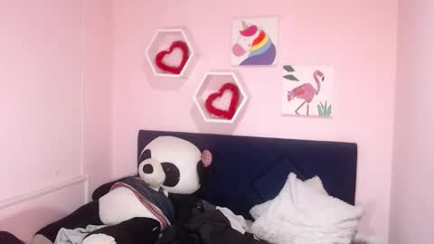 Snapshot of karolineburnx chatting on 02.27.25 Isa online show from 02.27.25