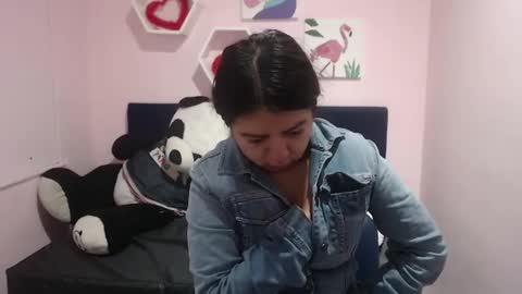 Snapshot of karolineburnx chatting on 02.28.25 Isa online show from 02.28.25