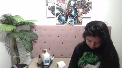 Snapshot of karolineburnx chatting on 03.12.25 Isa online show from 03.12.25