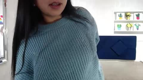 Snapshot of karolineburnx chatting on 10.05.25 Isa online show from 10.05.25