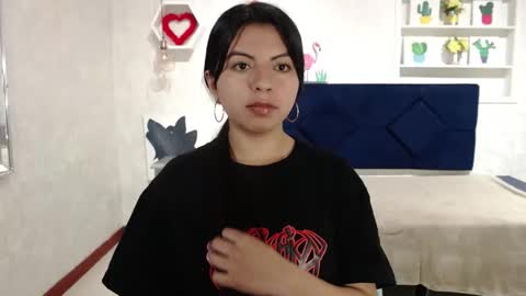 Snapshot of karolineburnx chatting on 10.06.25 Isa online show from 10.06.25