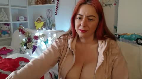 Snapshot of karolynesyera chatting on 02.14.25 karolynesyera online show from 02.14.25