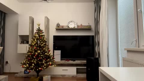 Snapshot of karrencroxford chatting on 11.27.25 Sofia online show from 11.27.25