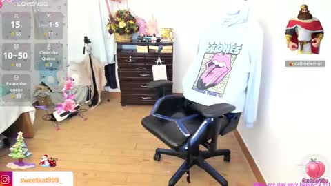 Snapshot of kat_ly_chan chatting on 12.20.24 Kat online show from 12.20.24