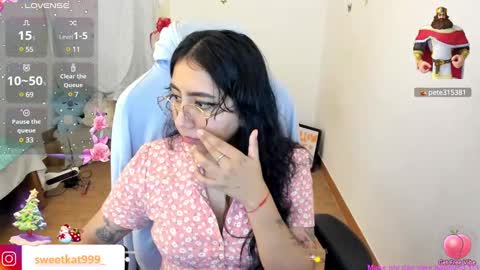 Snapshot of kat_ly_chan chatting on 12.30.24 Kat online show from 12.30.24