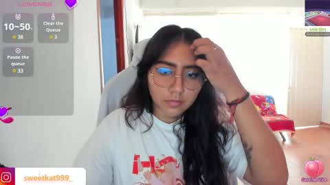 Snapshot of kat_ly_chan chatting on 03.10.25 Kat online show from 03.10.25