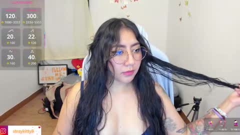 Snapshot of kat_ly_chan chatting on 10.05.25 Kat online show from 10.05.25