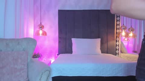 Kat online show from 12.18.24