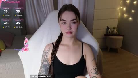 Snapshot of kateleoo chatting on 10.18.25 Im Kate online show from 10.18.25