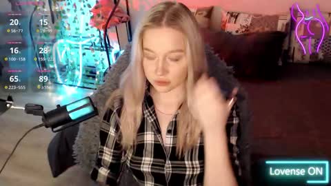 Snapshot of katerinaxvold chatting on 09.16.25 Lisa online show from 09.16.25