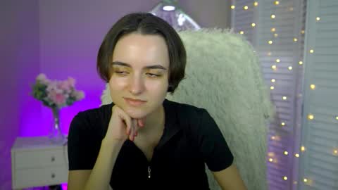 katewillows online show from 12.02.25