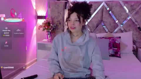 Snapshot of kathegomez_ chatting on 10.15.25 KatheGomez online show from 10.15.25