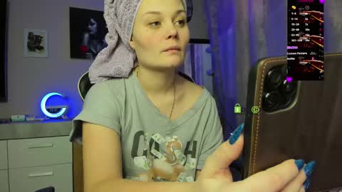 Snapshot of kathiekat chatting on 02.19.25 Kathie online show from 02.19.25